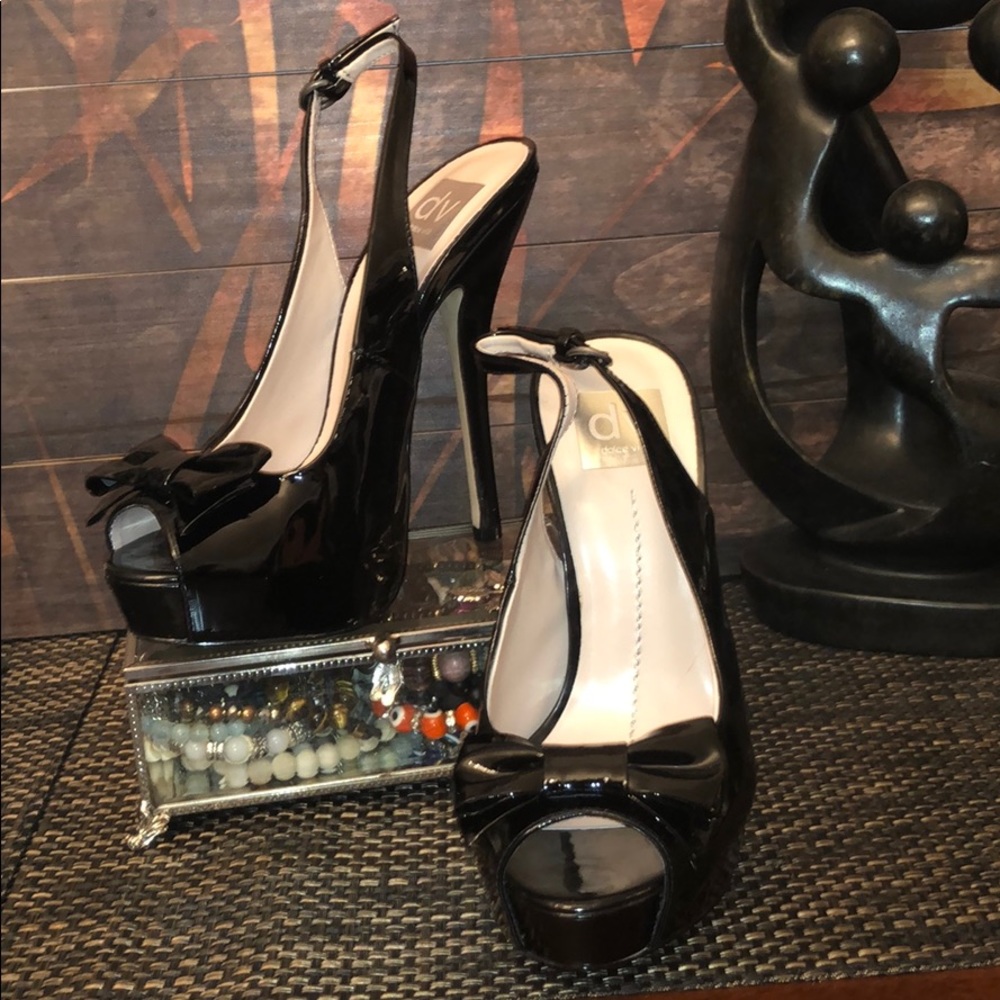 Sexy and Flirty Sling Back & Peep Toe Heel!